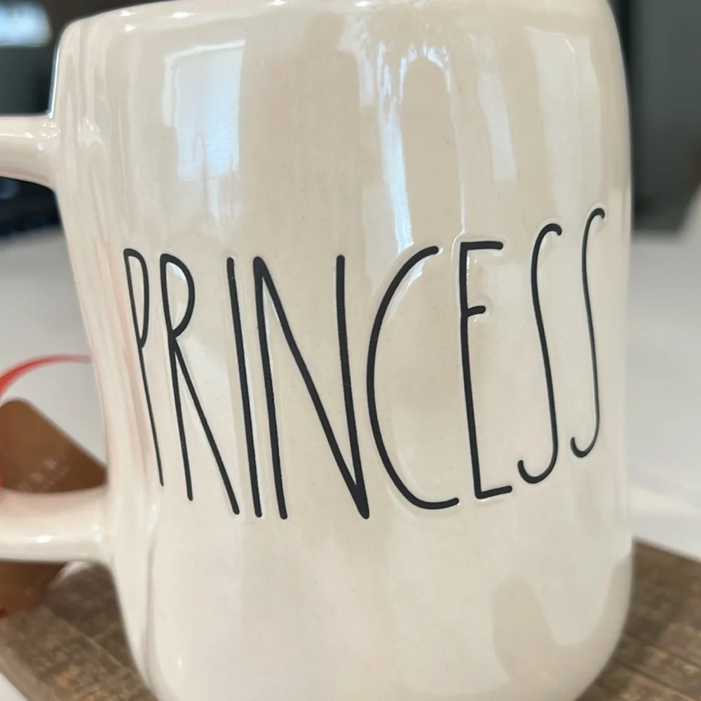 👑Cute. Rae Dunn PRINCESS MUG.